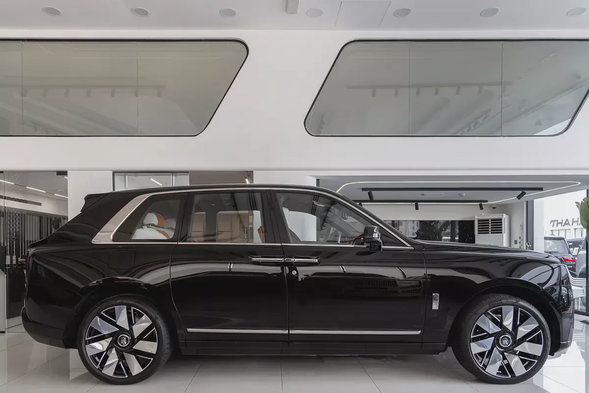 Rolls-Royce Cullinan | 2026 | Silver Badge | Pit Stop Warranty by AGMC | 0KM-6-6