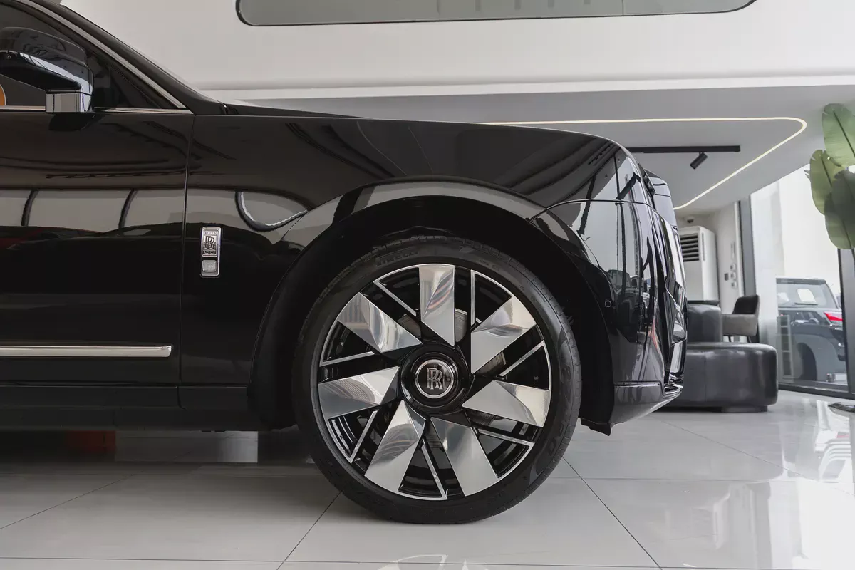 Rolls-Royce Cullinan | 2026 | Silver Badge | Pit Stop Warranty by AGMC | 0KM-7-7