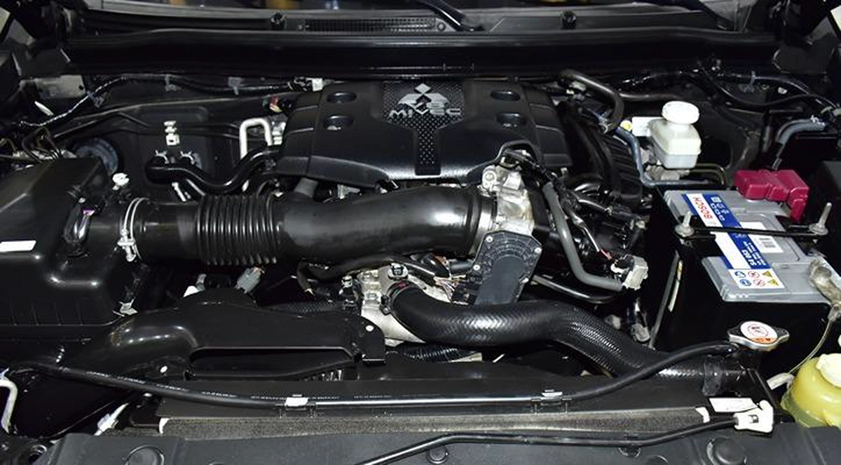 Mitsubishi Montero Sport ( 2021 Model ) in Black Color GCC Specs