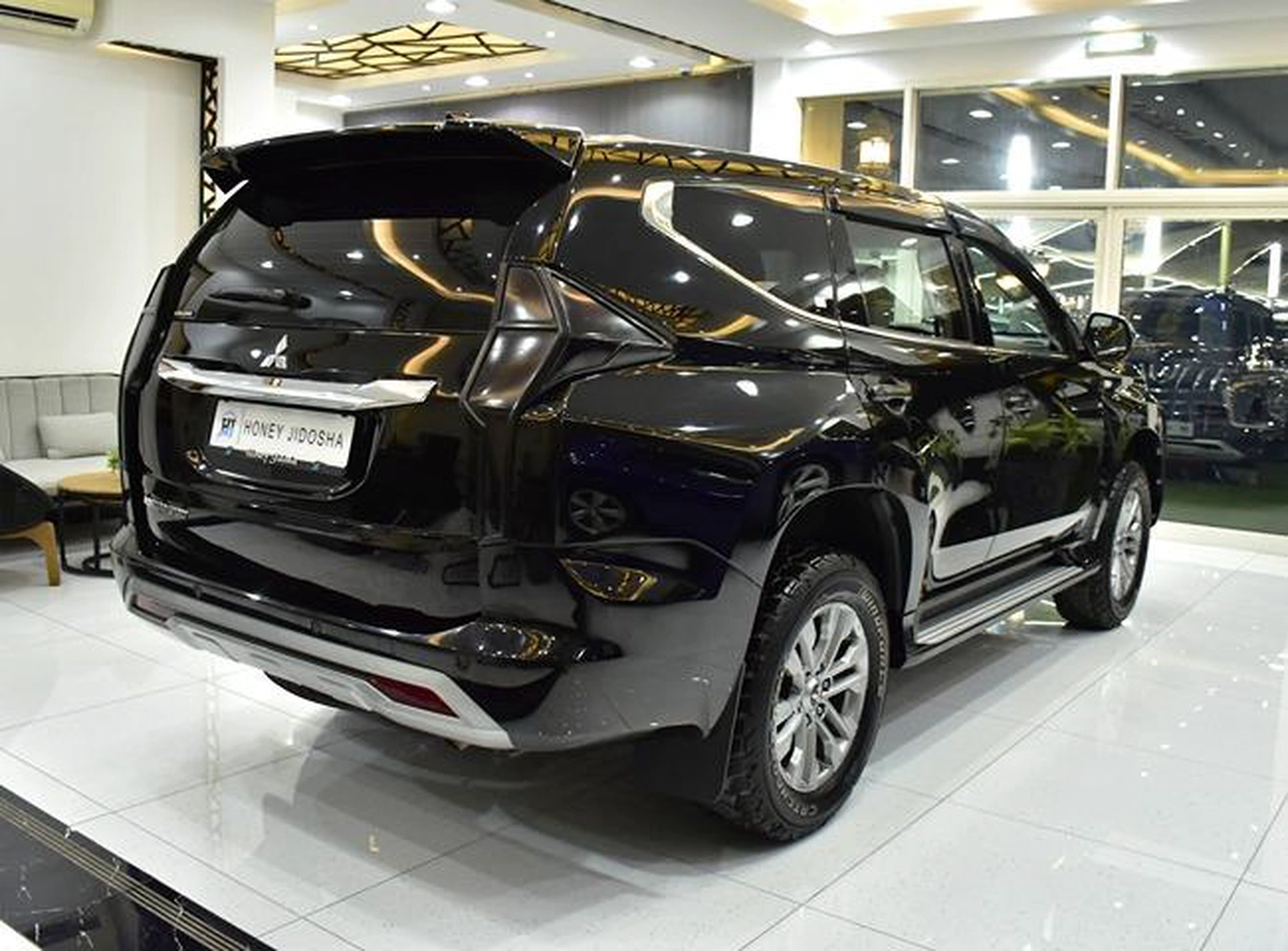 Mitsubishi Montero Sport ( 2021 Model ) in Black Color GCC Specs