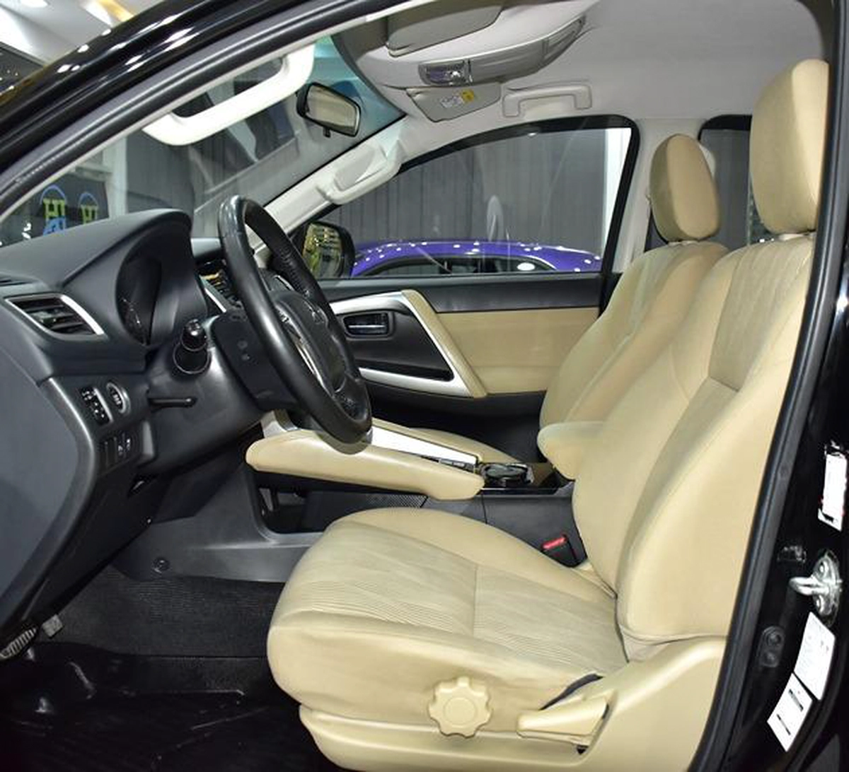 Mitsubishi Montero Sport ( 2021 Model ) in Black Color GCC Specs
