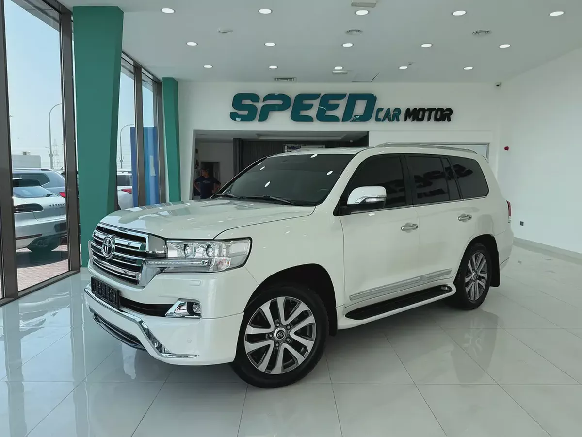 Pristine Toyota Land Cruiser VXR 2017 | GCC Specs | Low Mileage | Fully Loaded-1-1