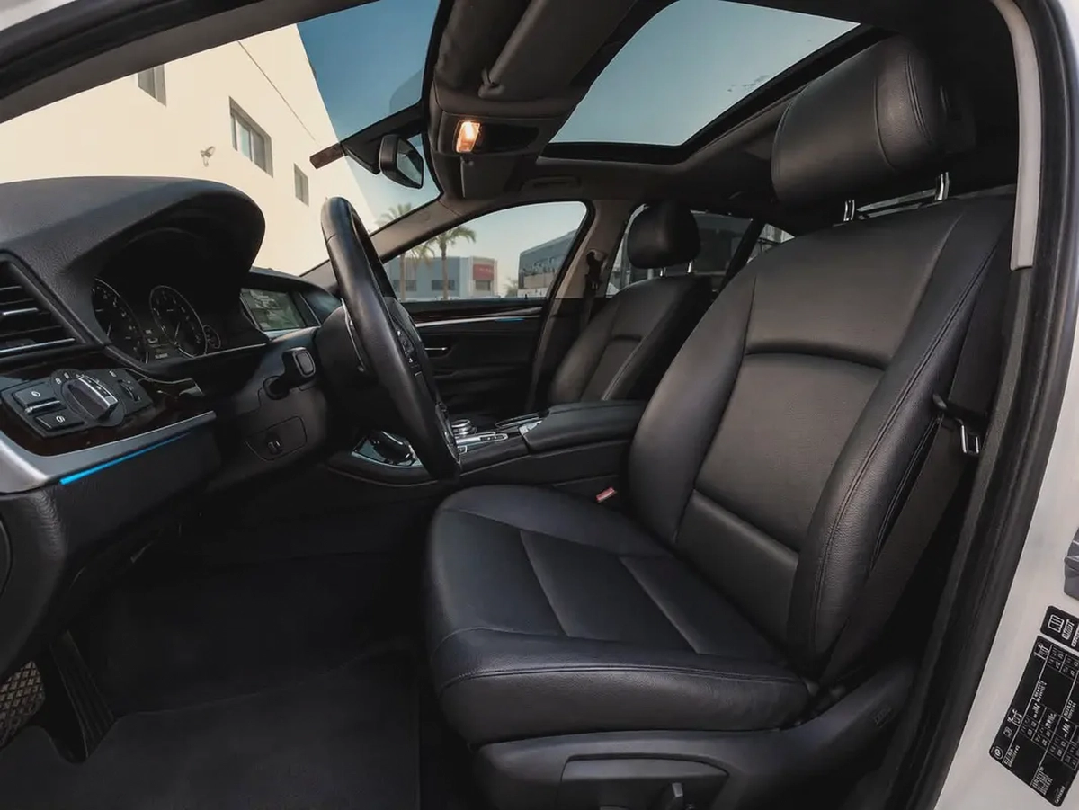 AED 1,800 P.M | BMW 5 SERIES | 520i |EXCLUSIVE | 2015 GCC | ORIGINAL PAINT-13-13