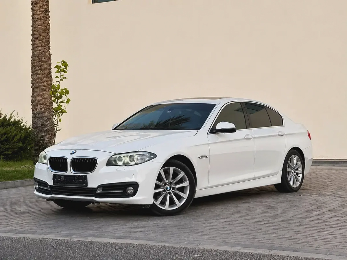 AED 1,800 P.M | BMW 5 SERIES | 520i |EXCLUSIVE | 2015 GCC | ORIGINAL PAINT