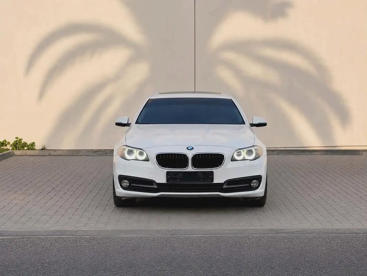 AED 1,800 P.M | BMW 5 SERIES | 520i |EXCLUSIVE | 2015 GCC | ORIGINAL PAINT-1-1