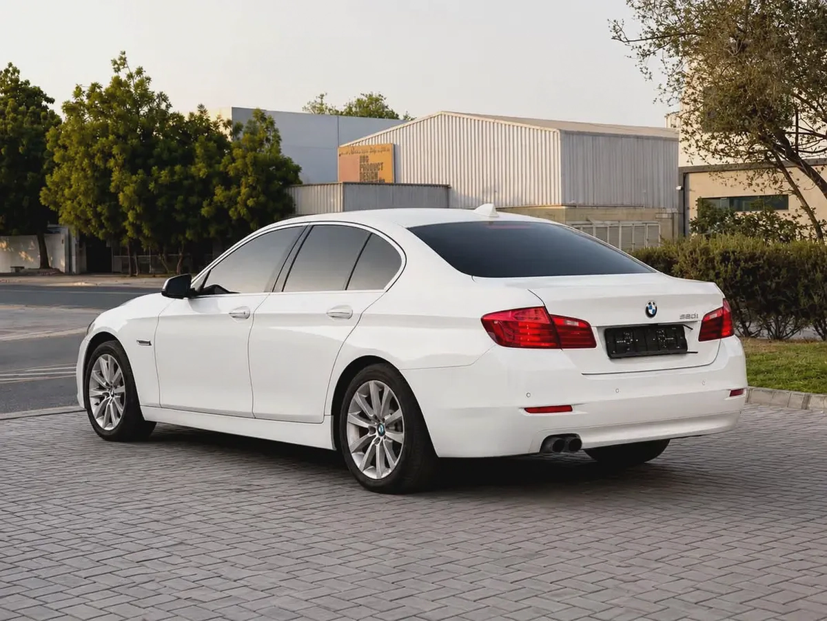 AED 1,800 P.M | BMW 5 SERIES | 520i |EXCLUSIVE | 2015 GCC | ORIGINAL PAINT-5-5