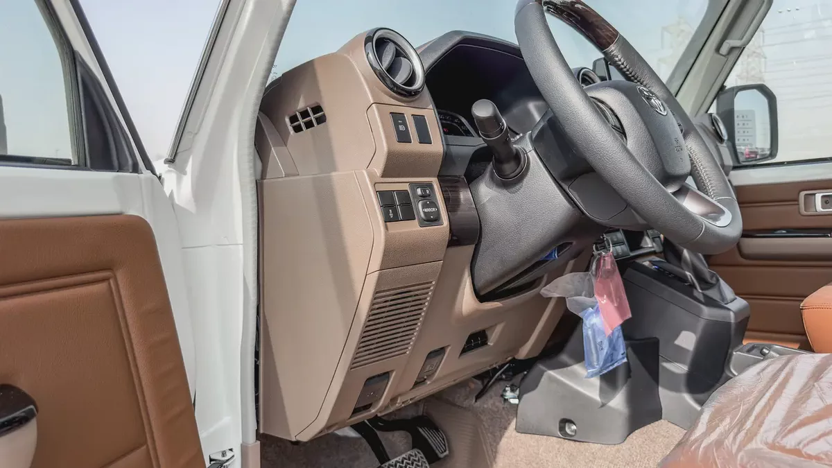 2026 Toyota Land Cruiser LC76 2.8L AT Diesel (White-Brown) Omani-9-9