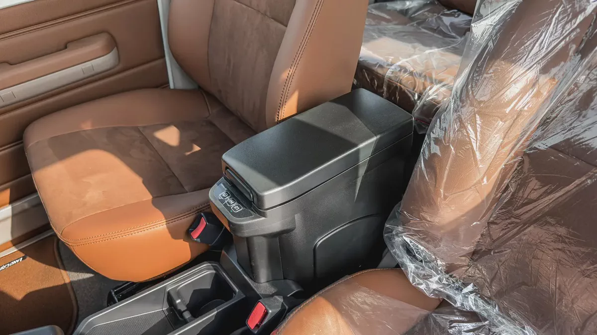2026 Toyota Land Cruiser LC76 2.8L AT Diesel (White-Brown) Omani-16-16