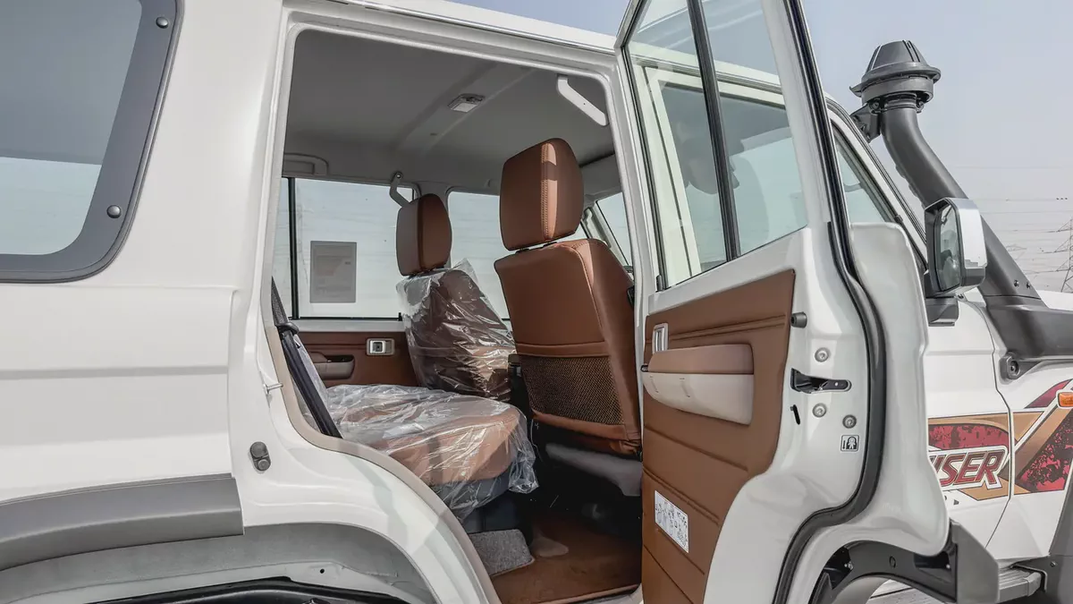 2026 Toyota Land Cruiser LC76 2.8L AT Diesel (White-Brown) Omani-17-17