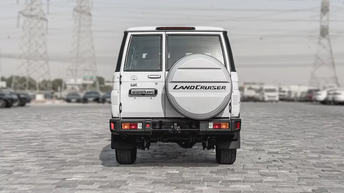 2026 Toyota Land Cruiser LC76 2.8L AT Diesel (White-Brown) Omani-4-4