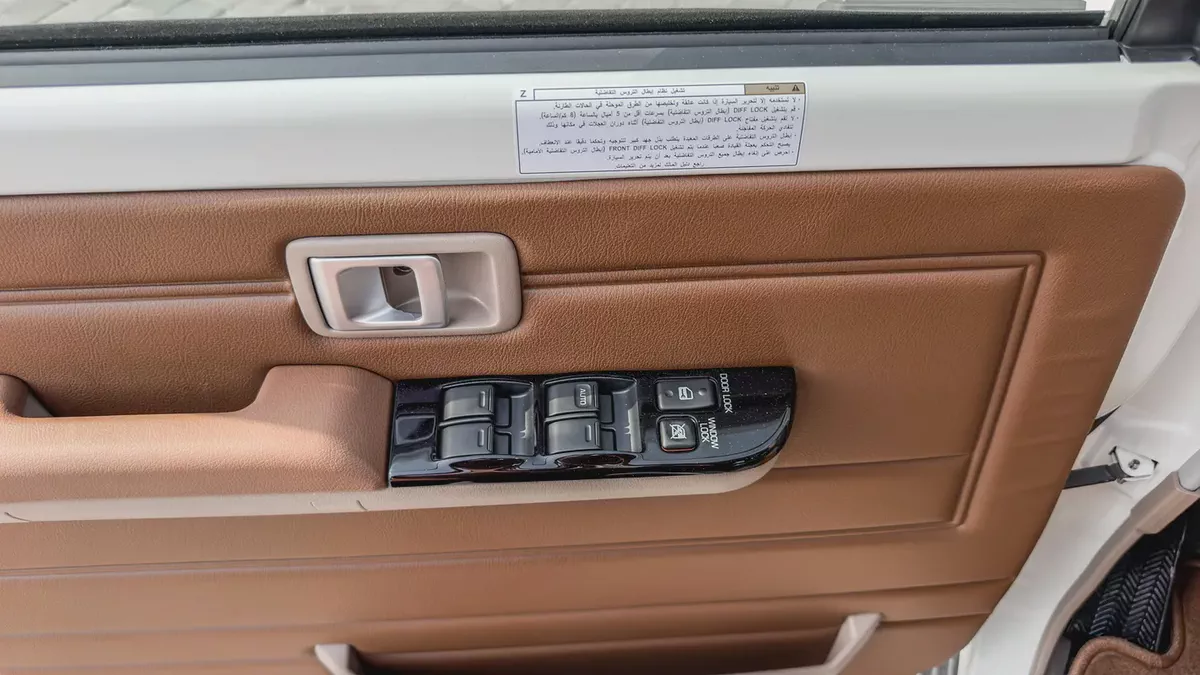 2026 Toyota Land Cruiser LC76 2.8L AT Diesel (White-Brown) Omani-8-8