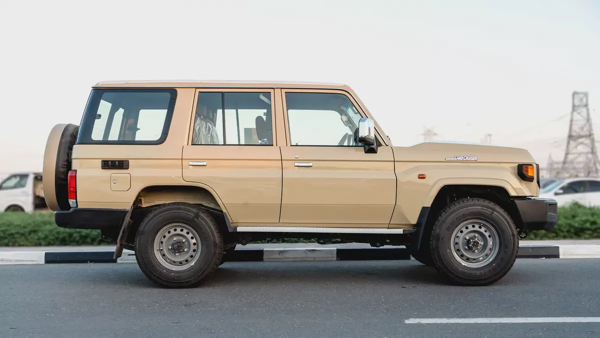 2026 Toyota Land Cruiser LC76 4.0L AT Petrol (Beige-Brown) Basic-1-1