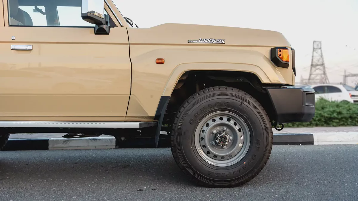 2026 Toyota Land Cruiser LC76 4.0L AT Petrol (Beige-Brown) Basic-6-6
