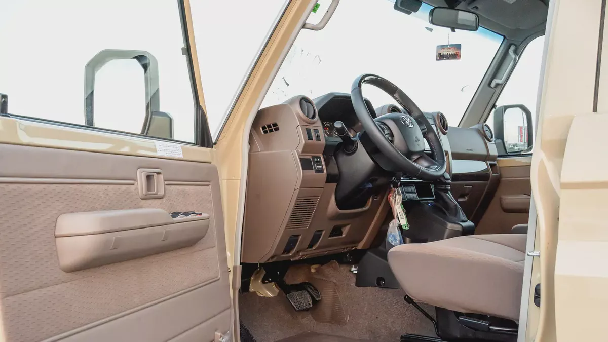 2026 Toyota Land Cruiser LC76 4.0L AT Petrol (Beige-Brown) Basic-7-7