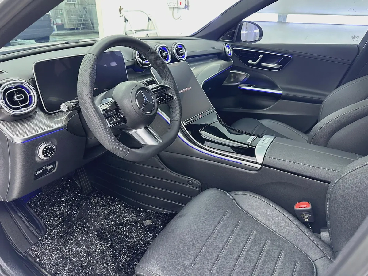 full option engain size 1.5 turbo with 14 languages including Arabic and English accident free-4-4
