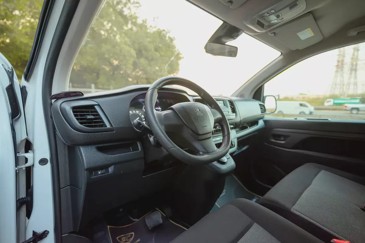 Peugeot Traveller | VIP 09-Seater | Automatic | GCC Specs | Ref#P00413-12-12
