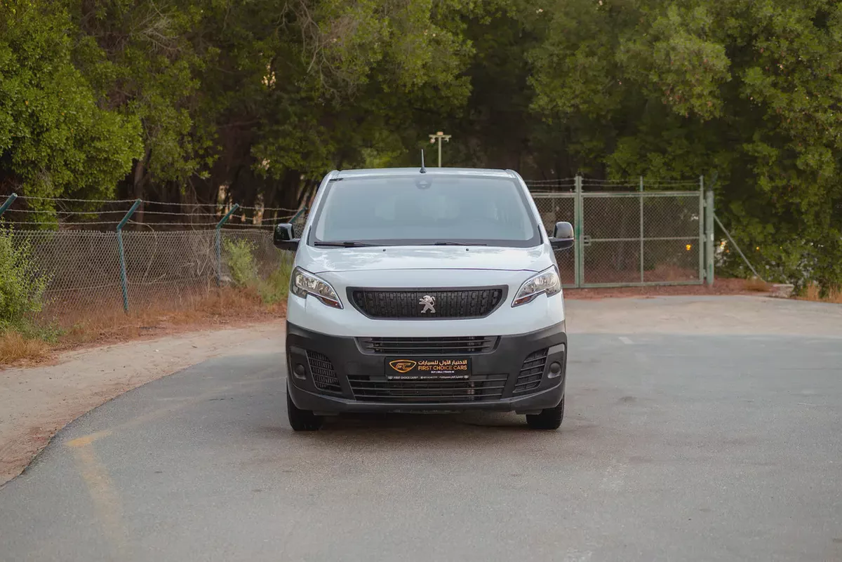 Peugeot Traveller | VIP 09-Seater | Automatic | GCC Specs | Ref#P00413-4-4