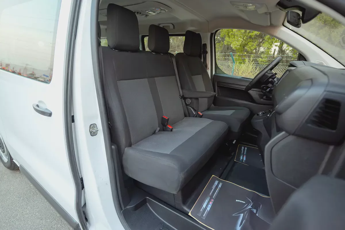 Peugeot Traveller | VIP 09-Seater | Automatic | GCC Specs | Ref#P00413-8-8