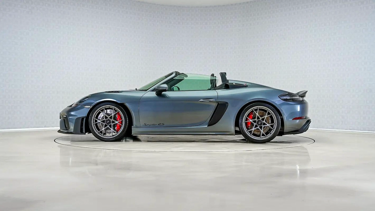 Porsche 718 Cayman GT4 RS-7-7
