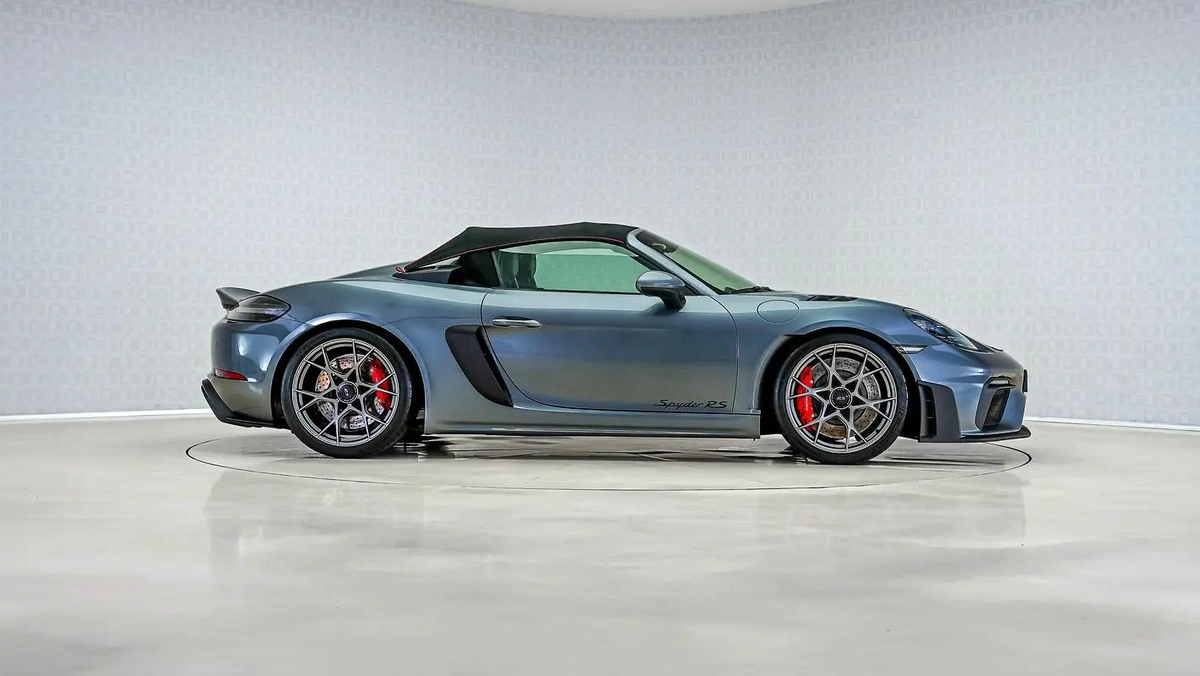 Porsche 718 Cayman GT4 RS-6-6