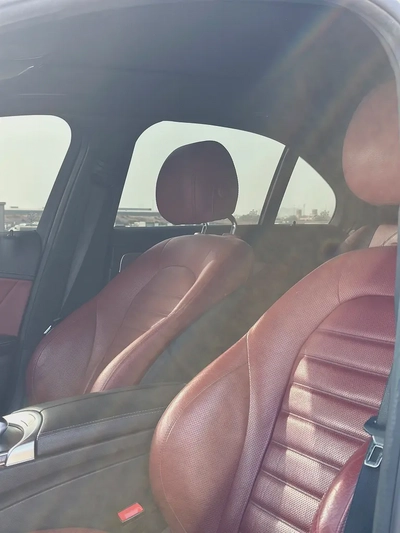 Mercedes-Benz C200 AMG Line | 2019 | GCC | 135,000 km | White / Burgundy-15