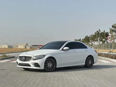 Mercedes-Benz C200 AMG Line | 2019 | GCC | 135,000 km | White / Burgundy-2