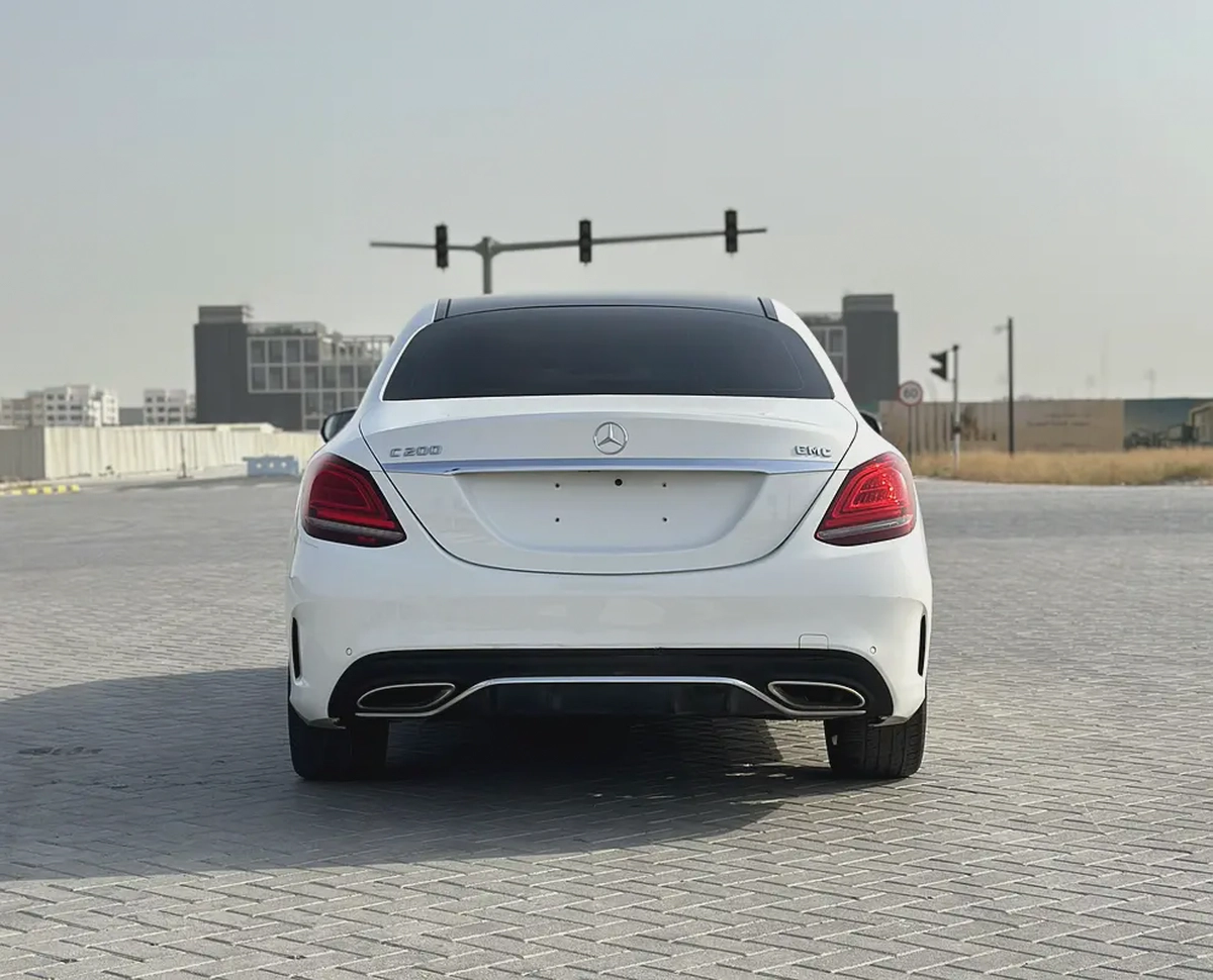Mercedes-Benz C200 AMG Line | 2019 | GCC | 135,000 km | White / Burgundy-5-5