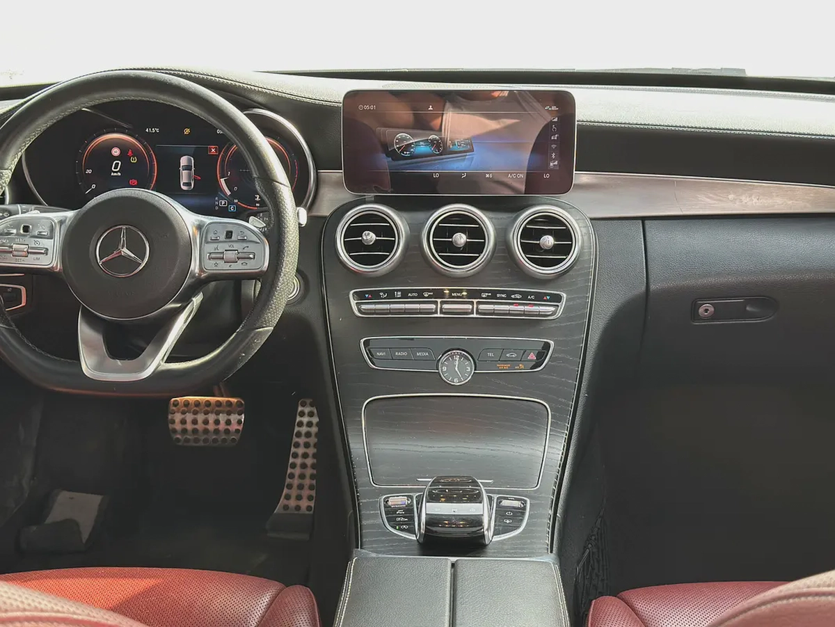 Mercedes-Benz C200 AMG Line | 2019 | GCC | 135,000 km | White / Burgundy-7-7