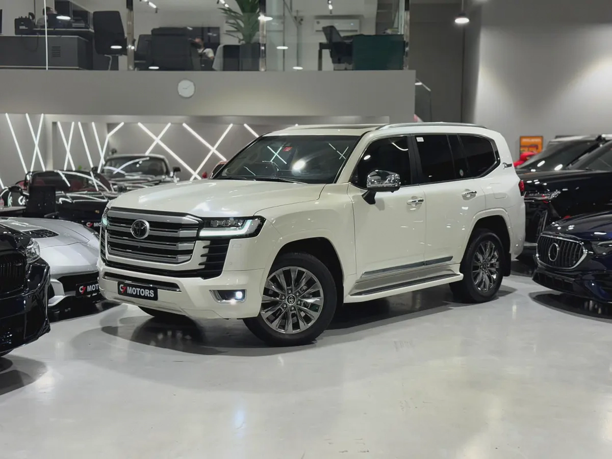 Toyota Land Cruiser VXR | 2023 | GCC Specs | Full Option | Low Mileage