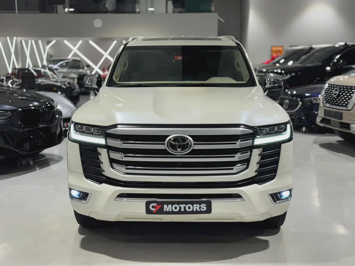 Toyota Land Cruiser VXR | 2023 | GCC Specs | Full Option | Low Mileage-2-2