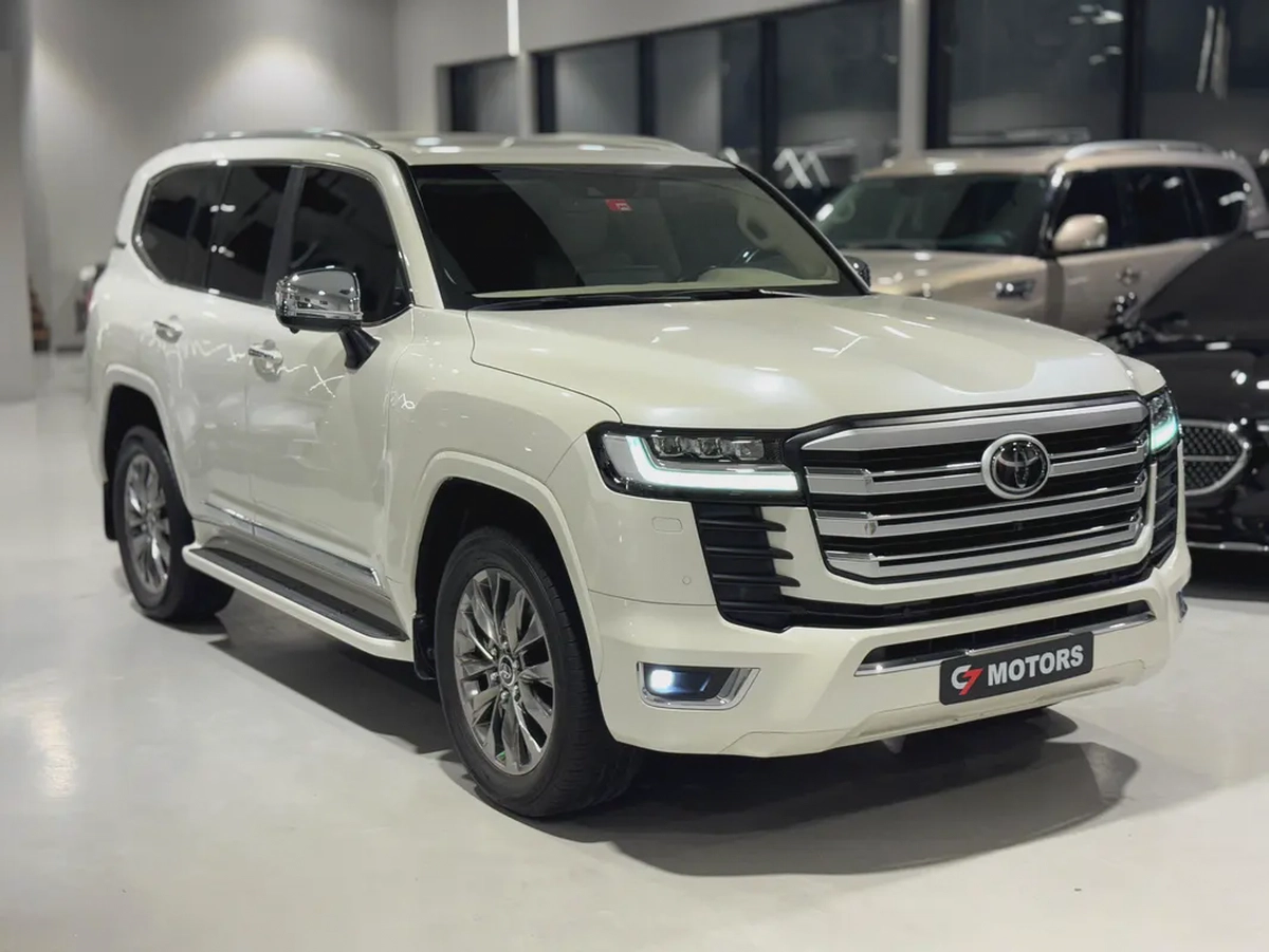 Toyota Land Cruiser VXR | 2023 | GCC Specs | Full Option | Low Mileage-4-4