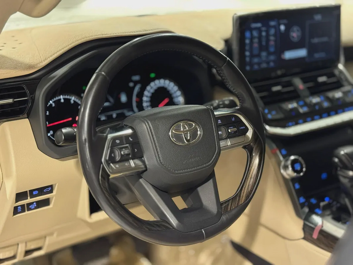 Toyota Land Cruiser VXR | 2023 | GCC Specs | Full Option | Low Mileage-8-8