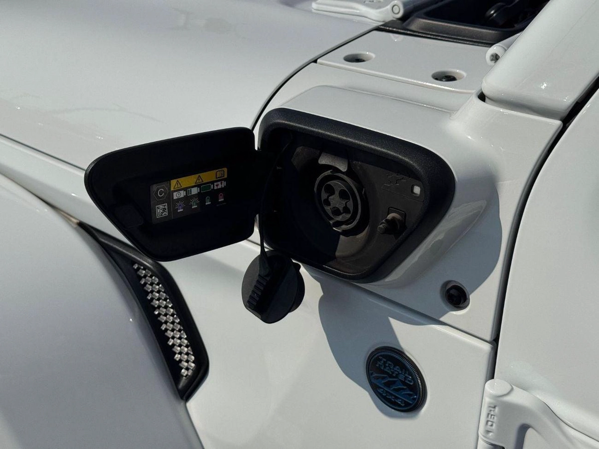 Jeep Wrangler Unlimited SAHARA 4XE Wrangler 4XE 2.0L Turbo PHEV 2023 UAE Price @ 143,000 AED-15-0