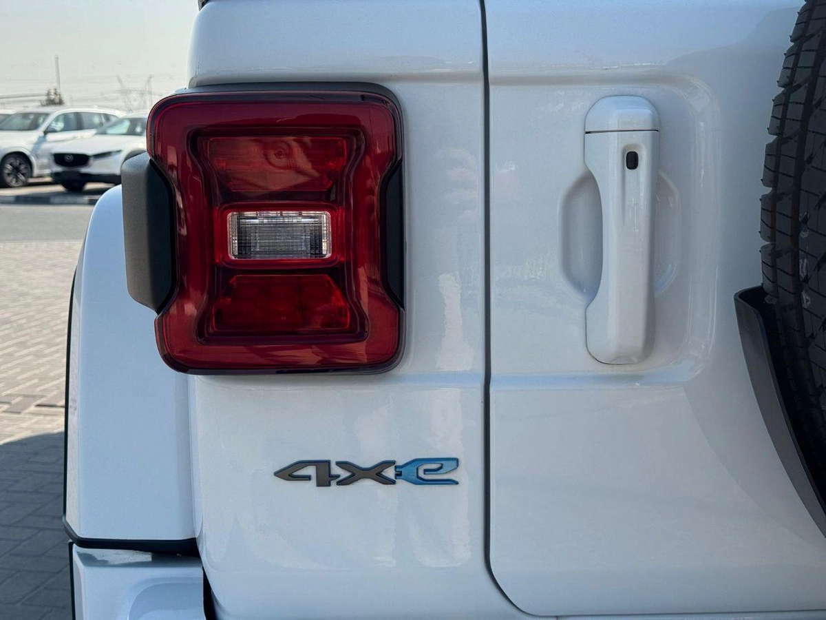 Jeep Wrangler Unlimited SAHARA 4XE Wrangler 4XE 2.0L Turbo PHEV 2023 UAE Price @ 143,000 AED-4-0