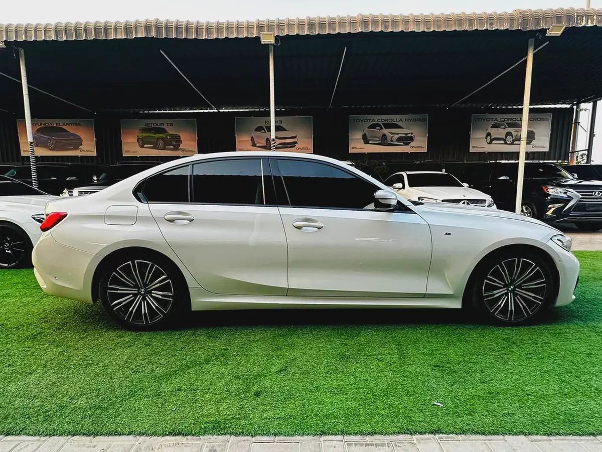 BMW 3-Series 330i 2020 GCC Specs - Excellent Condition-3-3