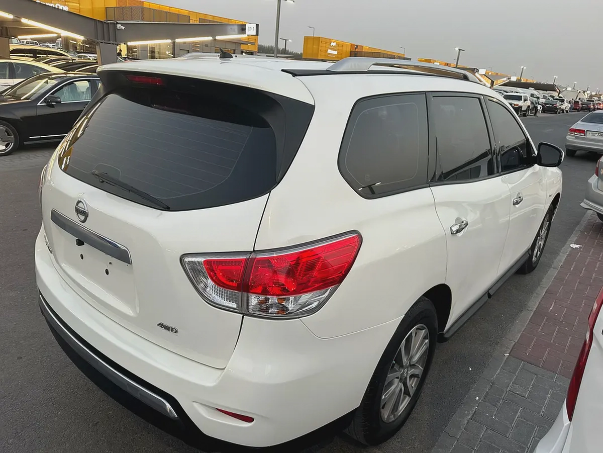 Nissan pathfinder 2013 white color GCC calen car-9-9