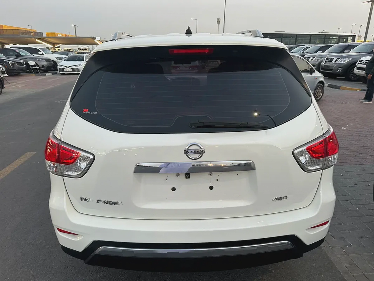 Nissan pathfinder 2013 white color GCC calen car-6-6