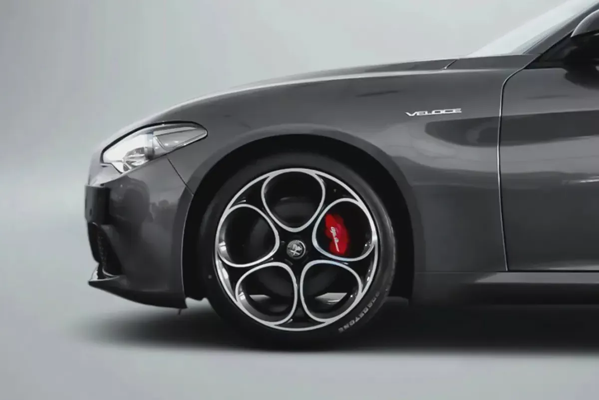 AED 1,992 / 60 months | 0% DP | 2022 Alfa Romeo Guilia Veloce / Full Service History-5-5