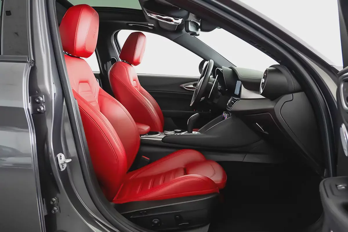 AED 1,992 / 60 months | 0% DP | 2022 Alfa Romeo Guilia Veloce / Full Service History-7-7