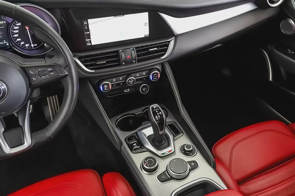 AED 1,992 / 60 months | 0% DP | 2022 Alfa Romeo Guilia Veloce / Full Service History-8-8