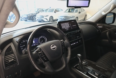 Nissan Patrol LE Platinum City 2024 GCC Specs-44000km-Under warranty  service-Pristine conditio-9