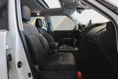 Nissan Patrol LE Platinum City 2024 GCC Specs-44000km-Under warranty  service-Pristine conditio-16