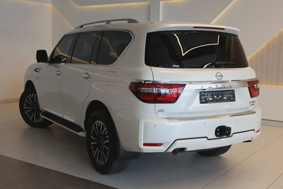Nissan Patrol LE Platinum City 2024 GCC Specs-44000km-Under warranty  service-Pristine conditio-2