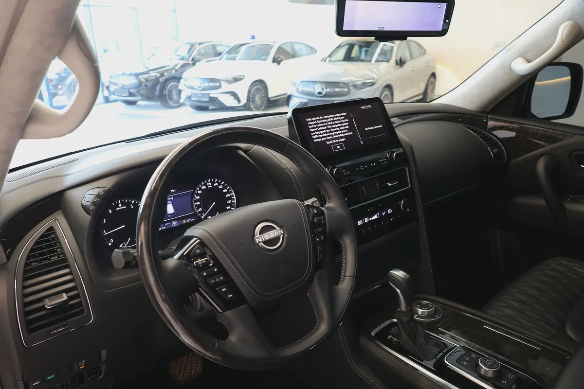 Nissan Patrol LE Platinum City 2024 GCC Specs-44000km-Under warranty service-Pristine conditio-9-9
