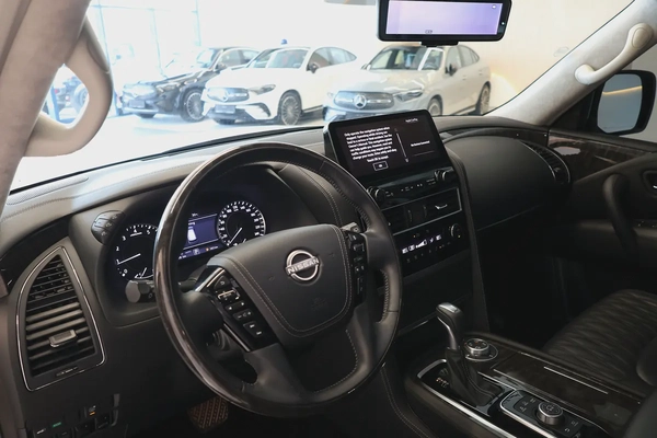 Nissan Patrol LE Platinum City 2024 GCC Specs-44000km-Under warranty  service-Pristine conditio