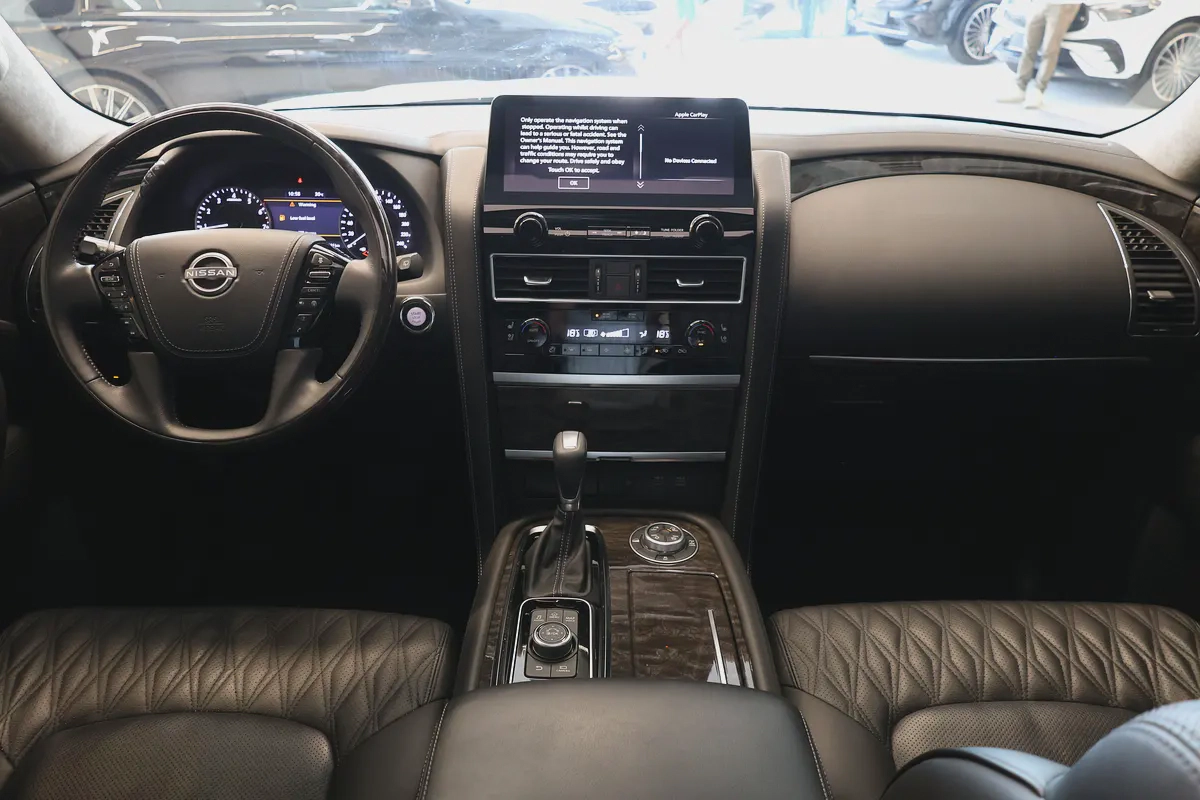 Nissan Patrol LE Platinum City 2024 GCC Specs-44000km-Under warranty service-Pristine conditio-10-10
