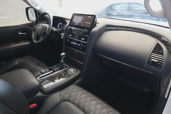 Nissan Patrol LE Platinum City 2024 GCC Specs-44000km-Under warranty  service-Pristine conditio