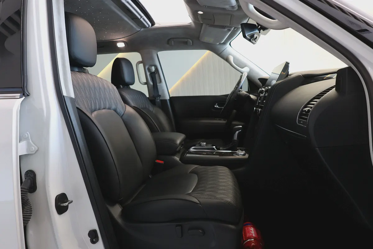 Nissan Patrol LE Platinum City 2024 GCC Specs-44000km-Under warranty service-Pristine conditio-16-16