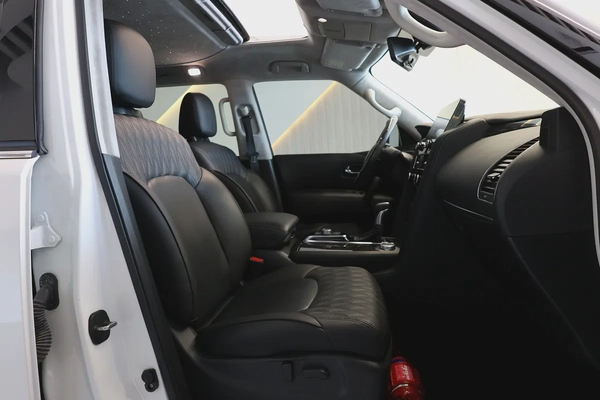 Nissan Patrol LE Platinum City 2024 GCC Specs-44000km-Under warranty  service-Pristine conditio