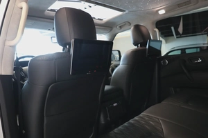Nissan Patrol LE Platinum City 2024 GCC Specs-44000km-Under warranty  service-Pristine conditio
